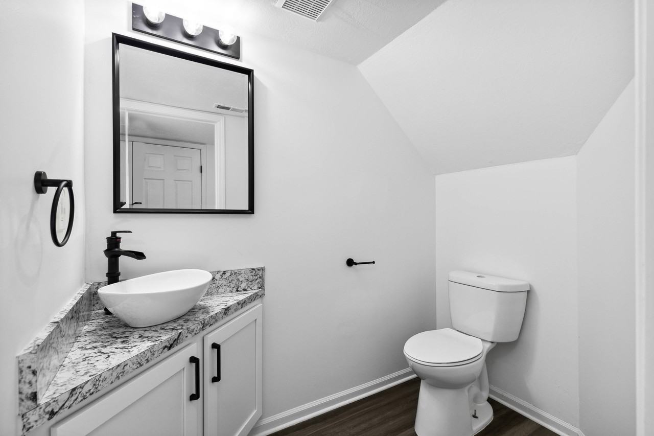 The Residence at Turnberry - Photo 4 of 33