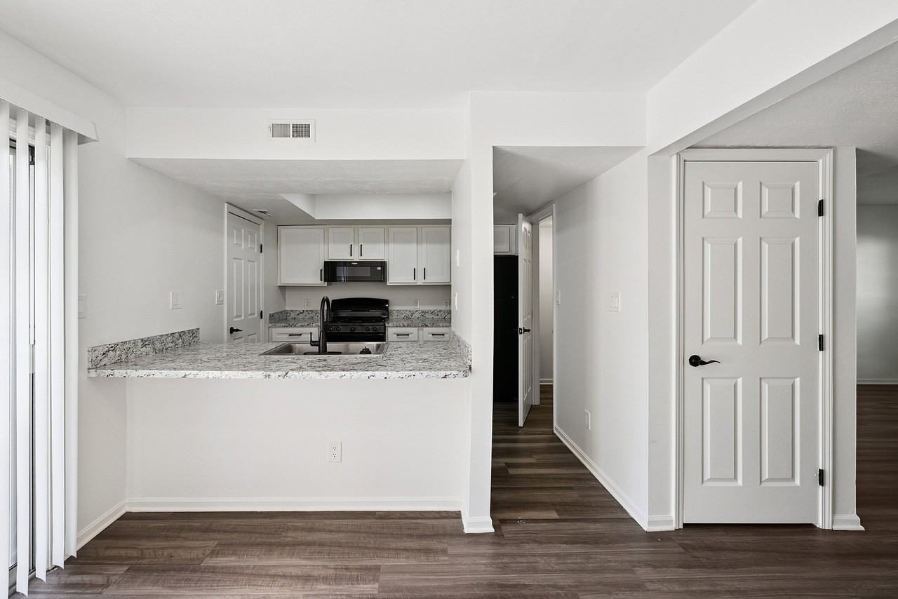 The Residence at Turnberry - Photo 6 of 33