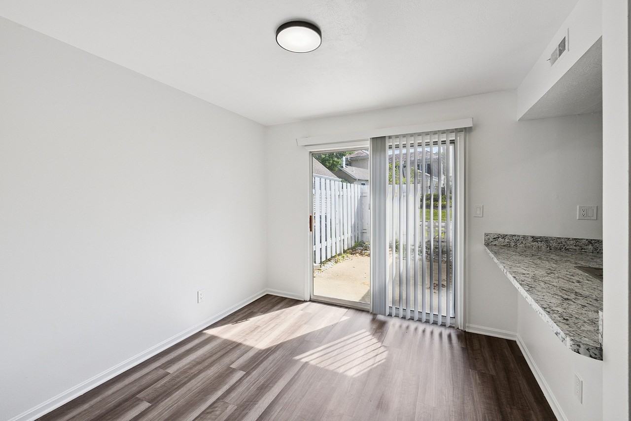 The Residence at Turnberry - Photo 7 of 33