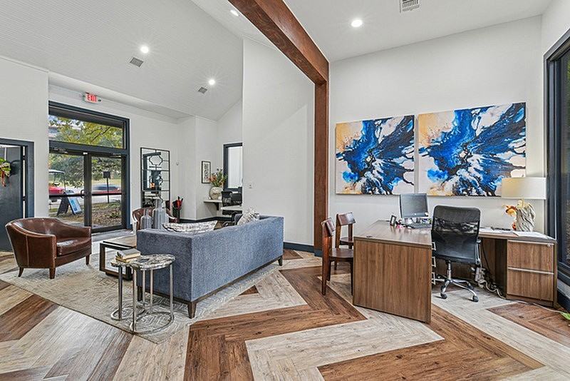 Renata on Fredericksburg - Photo 2 of 29