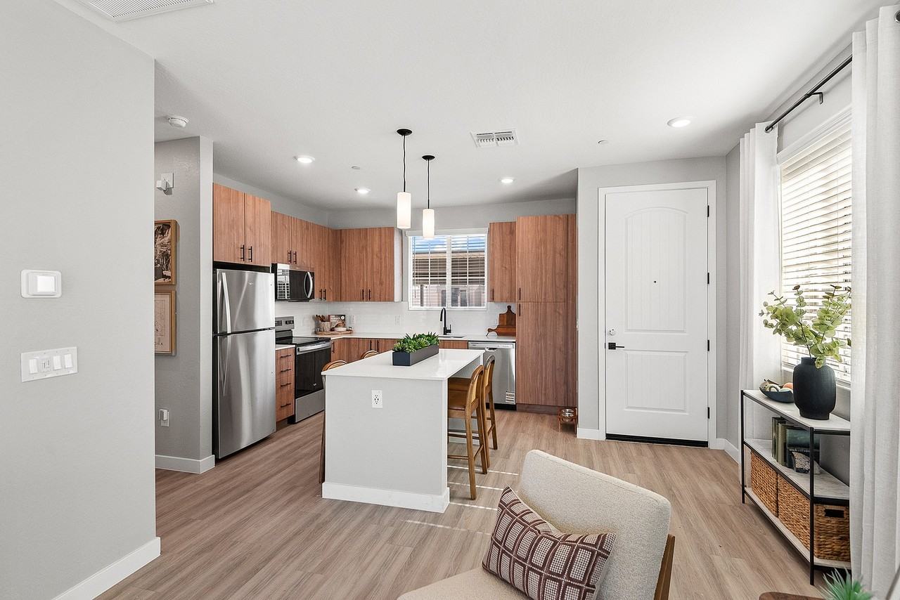 Verge - Photo 5 of 33