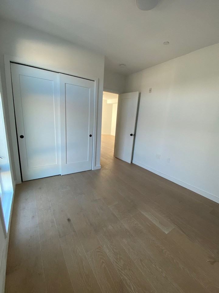 Modern 2 - Photo 5 of 15