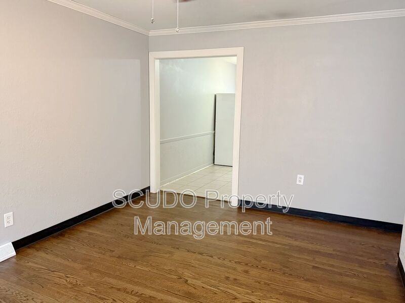 1021 S Appleton Ave - Photo 3 of 14