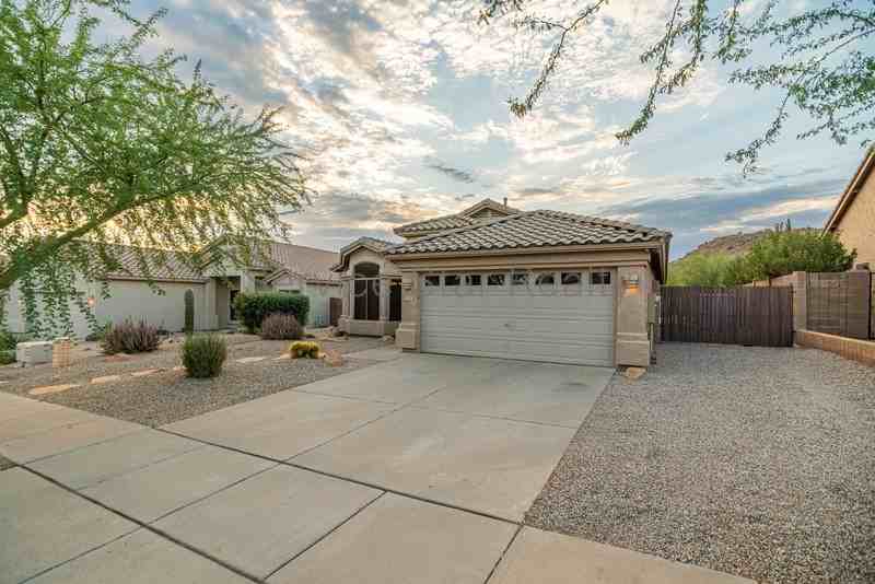 2428 N Malachite - Photo 2 of 26