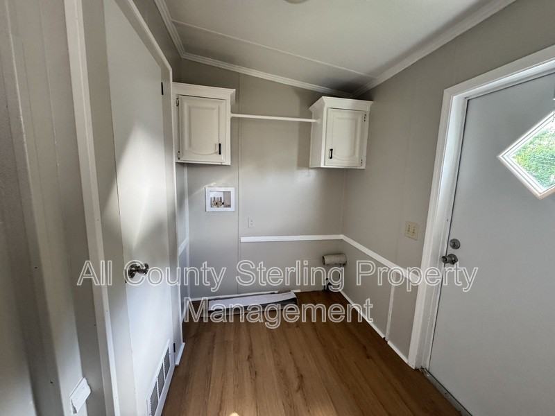 579 Se Baker Ave - Photo 6 of 15