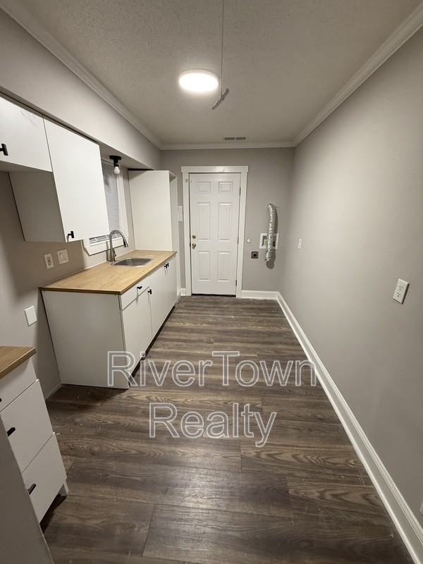 1659 Southern Avenue - Photo 2 of 7