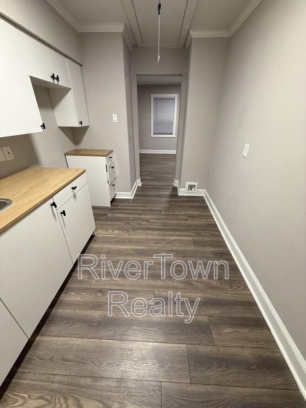 1659 Southern Avenue - Photo 3 of 7