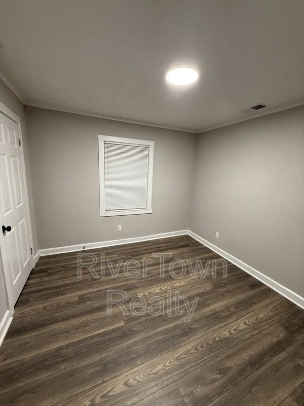 1659 Southern Avenue - Photo 5 of 7