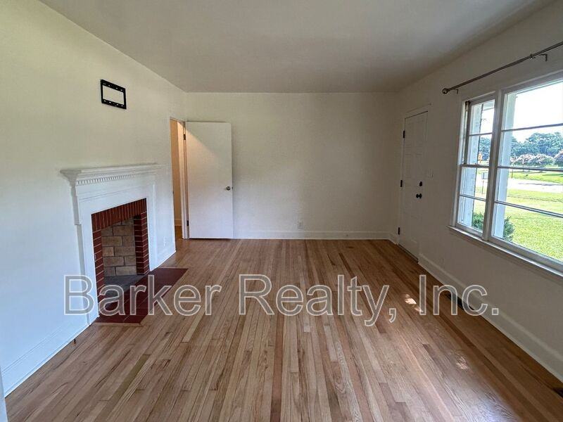 5726 Fayetteville Rd - Photo 2 of 23