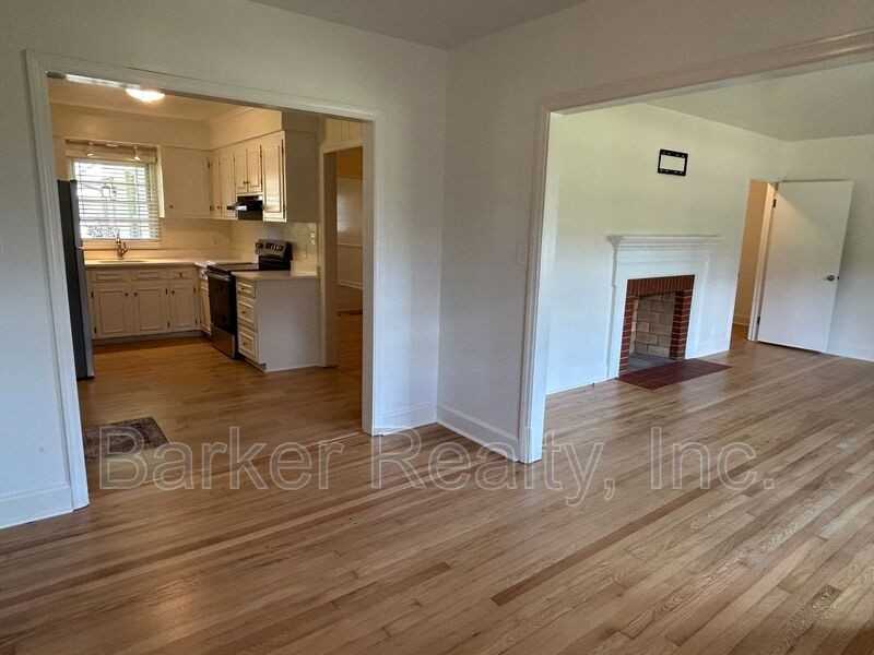 5726 Fayetteville Rd - Photo 3 of 23