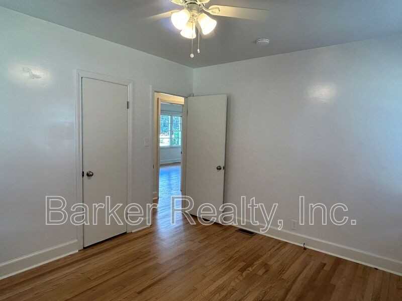 5726 Fayetteville Rd - Photo 7 of 23