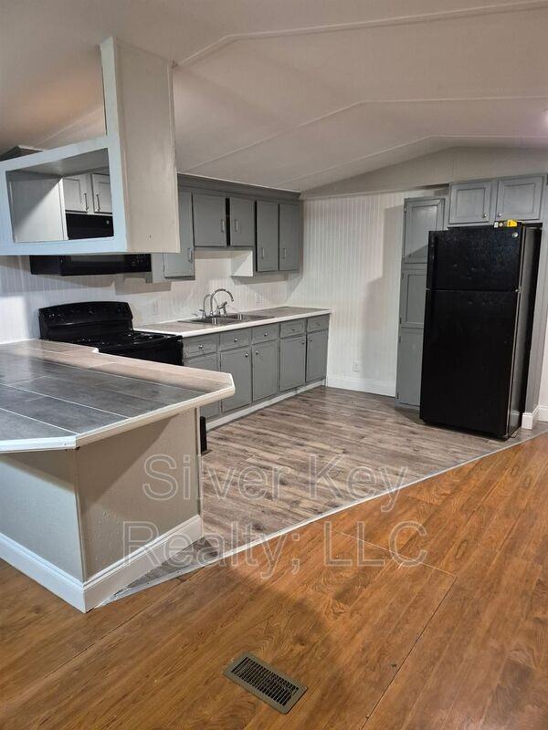 332 Warren St - Photo 2 of 10