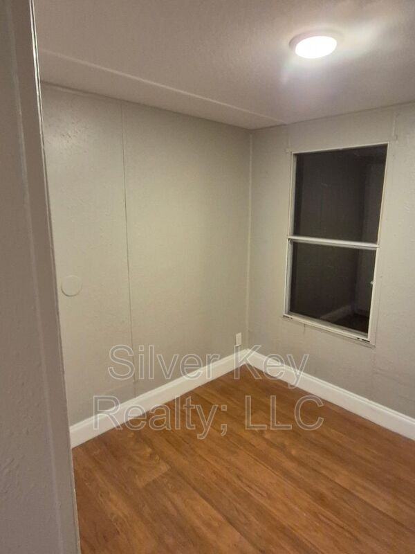332 Warren St - Photo 3 of 10