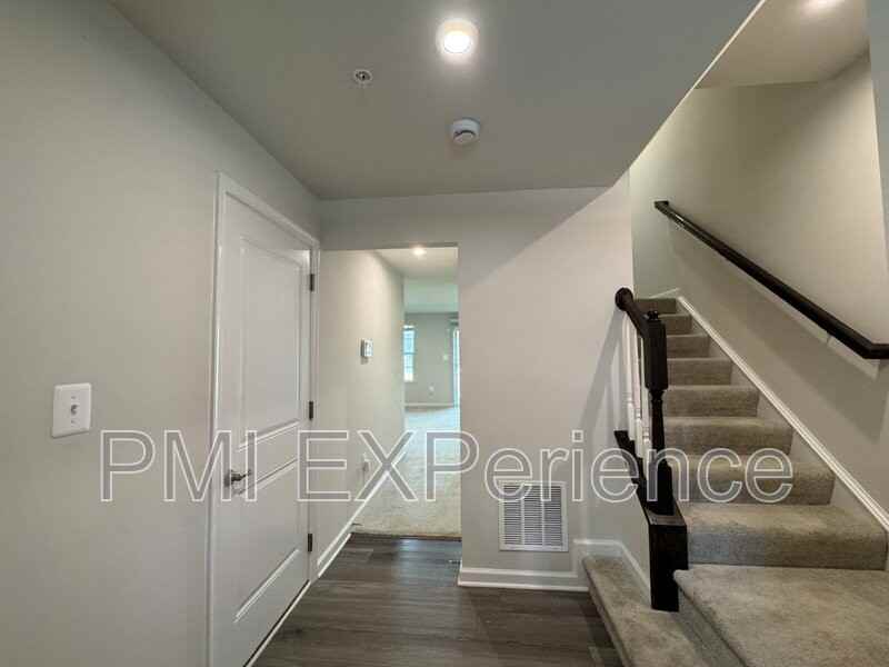 13611 Corinthian Ln - Photo 3 of 34