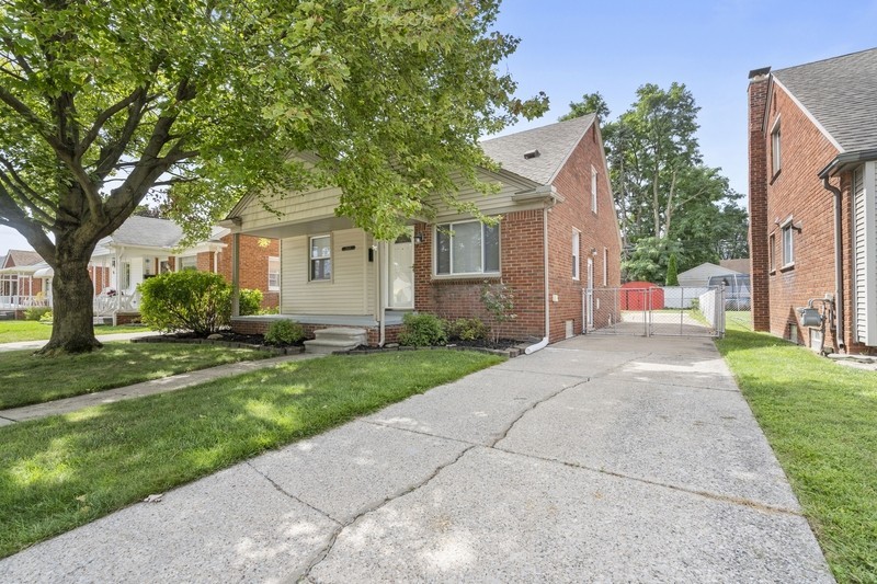 15645 Warwick Ave - Photo 2 of 14