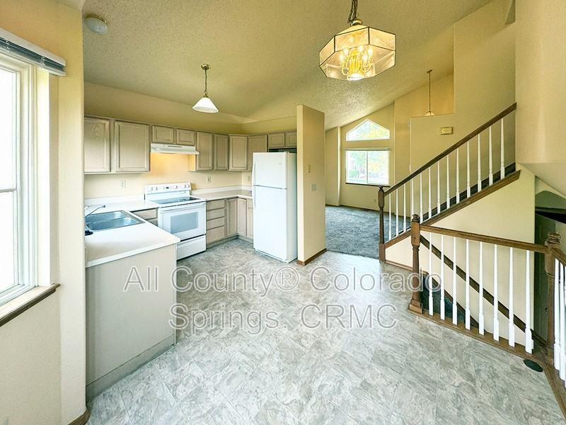 759 Descendant Dr - Photo 7 of 30
