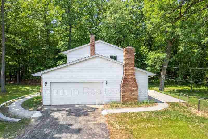 6670 Elizabeth Lake Rd - Photo 3 of 23