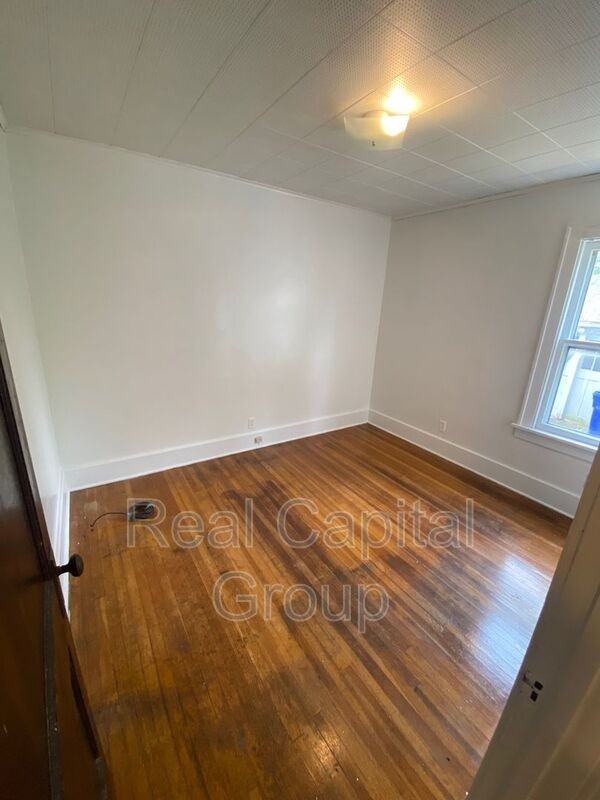 511 Shirley Ave - Photo 3 of 17