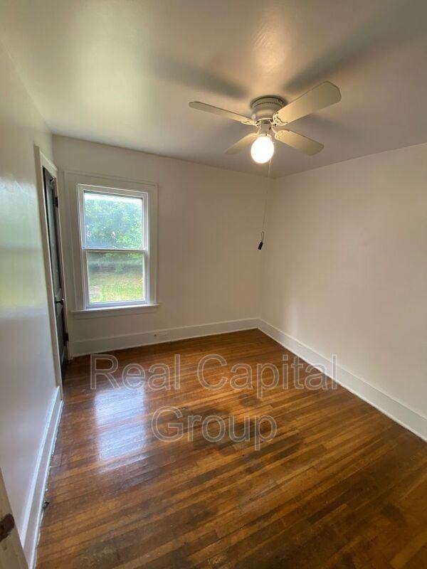 511 Shirley Ave - Photo 4 of 17