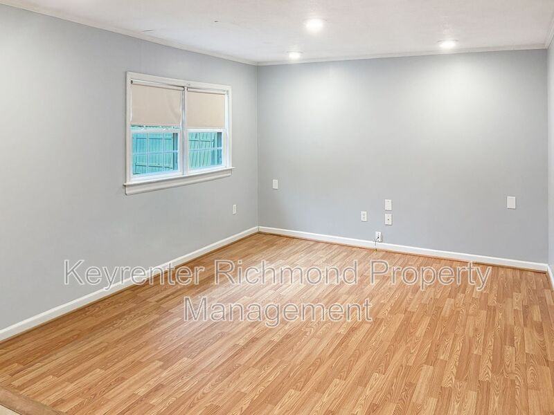 1019 Halsey Ln - Photo 3 of 12