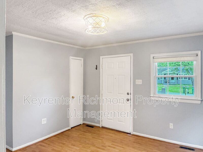 1019 Halsey Ln - Photo 4 of 12
