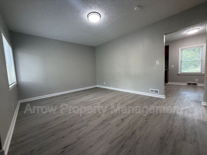 4118 Touzalin Avenue - Photo 5 of 18