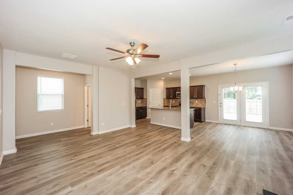 1093 Lear Dr - Photo 5 of 17