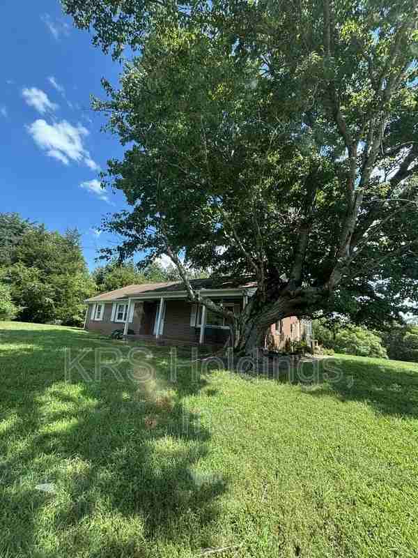 1624 Columbia Rd - Photo 2 of 12