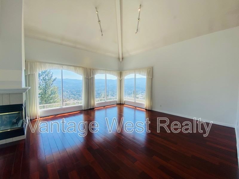 881 Christina Pl - Photo 2 of 37