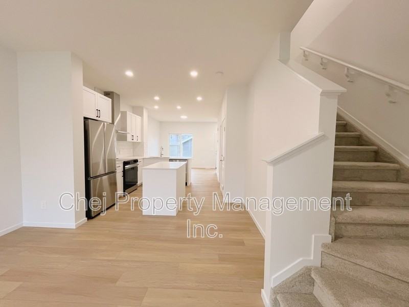 3447 169 St Sw - Photo 5 of 39