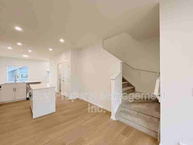 3447 169 St Sw - Photo 7 of 39