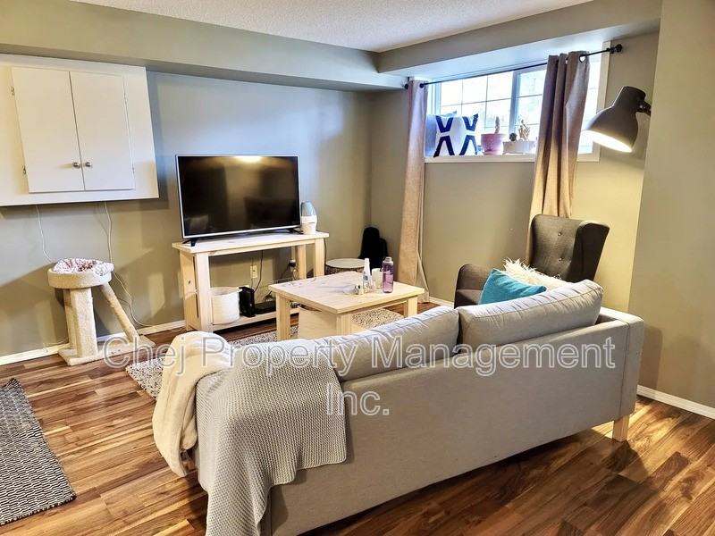 148 Brintnell Blvd Nw #LOWER