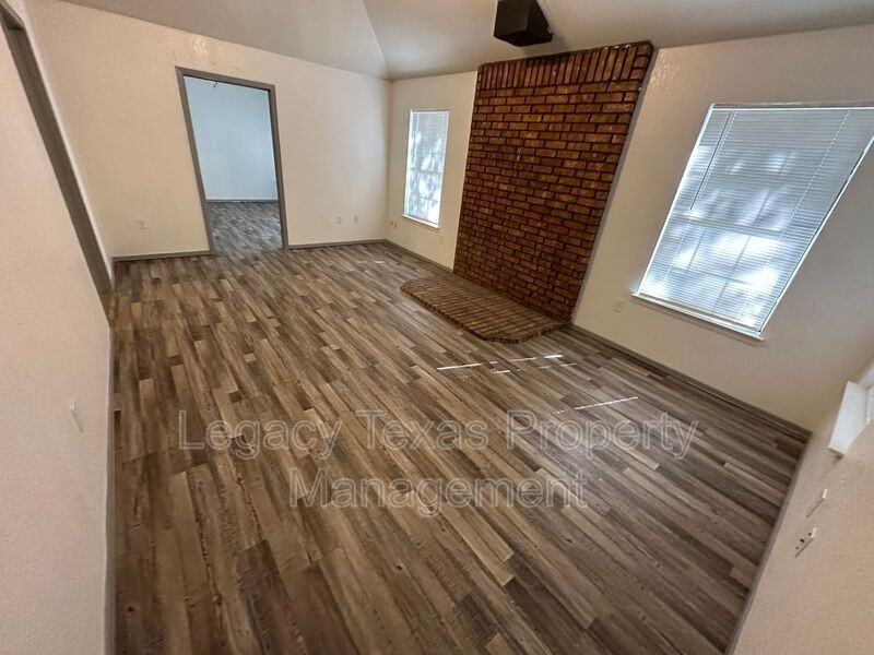 7185 Retta Mansfield Rd - Photo 2 of 16