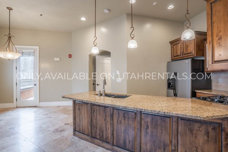 5176 N University Ave #418 - Photo 4 of 25