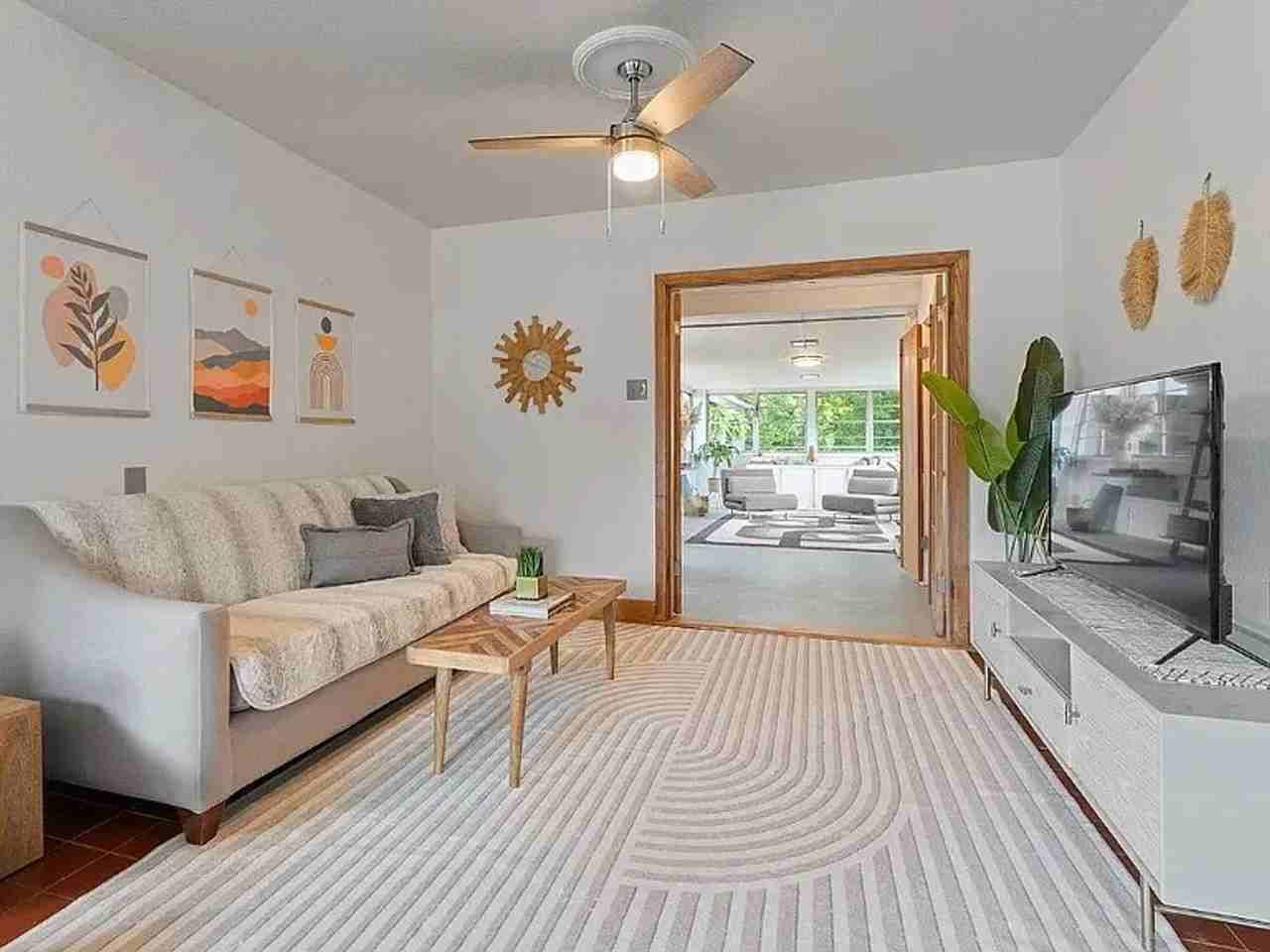 1958 Christian St - Photo 4 of 13