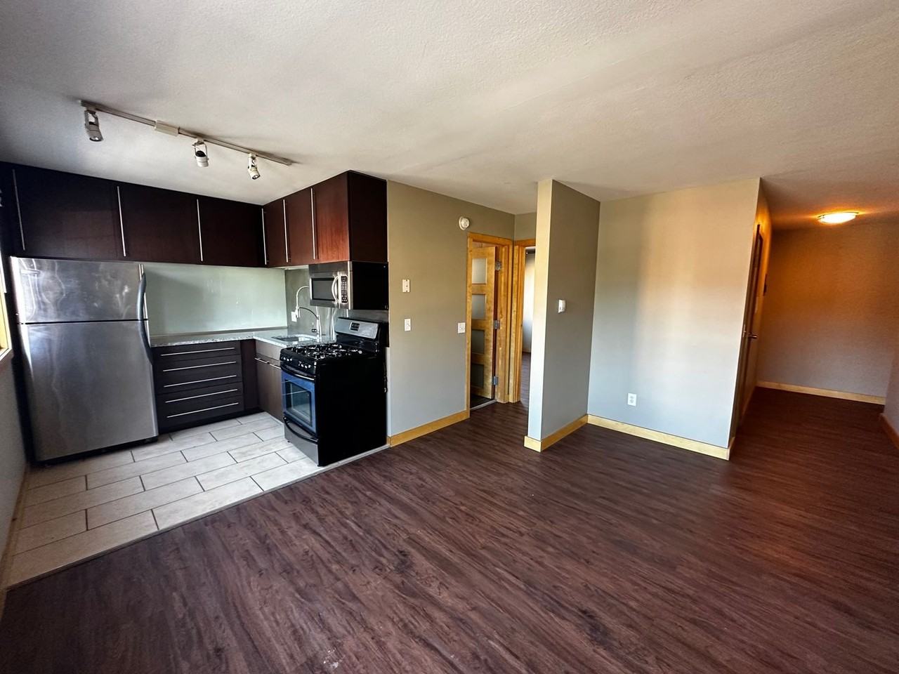 3013 - Photo 6 of 17