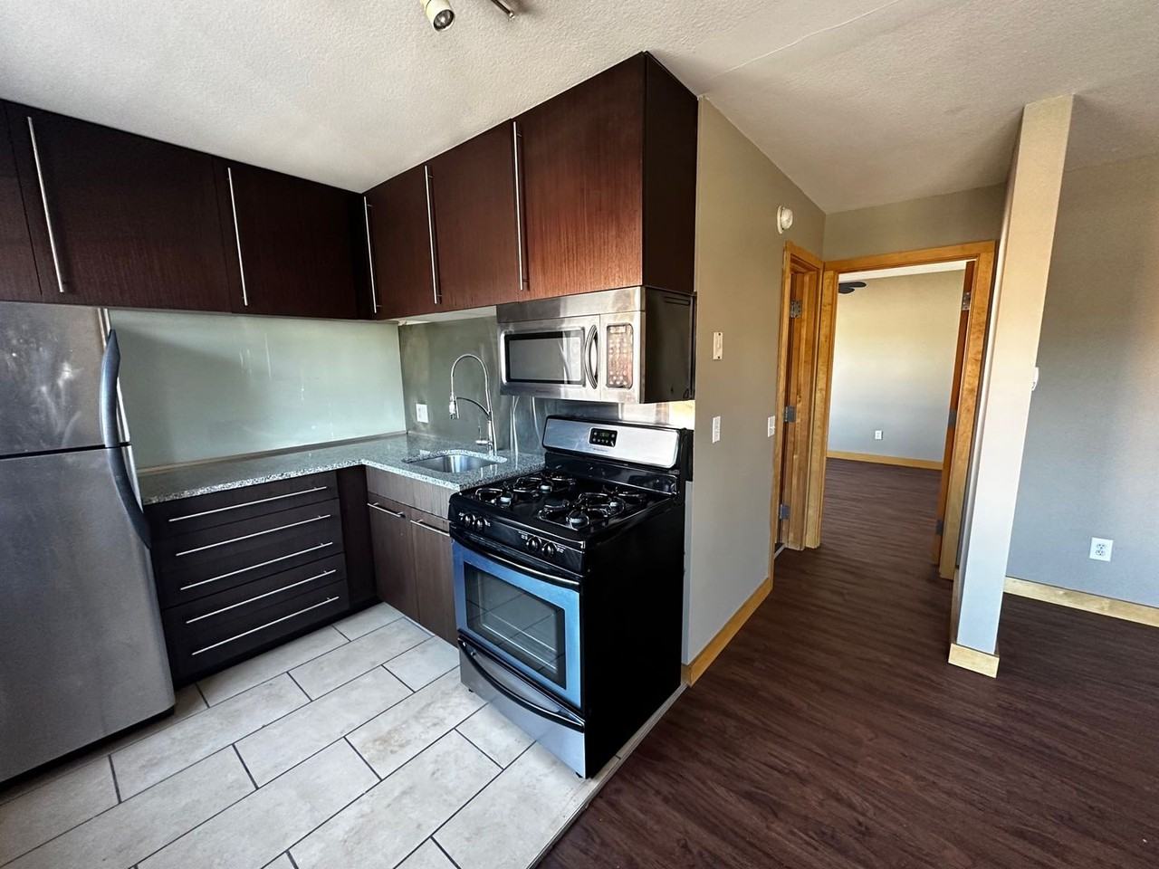 3013 - Photo 7 of 17