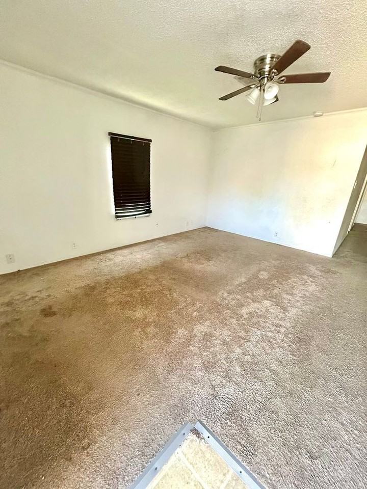 11810 Greenglen Drive - Photo 5 of 11