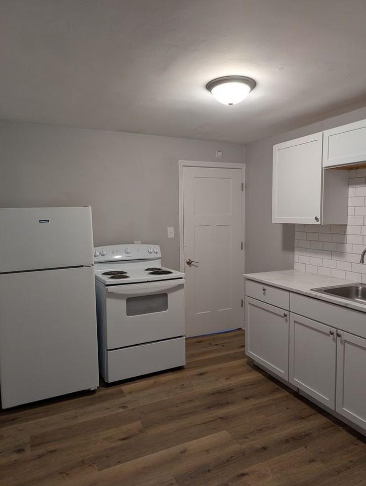 253 S State St - Photo 2 of 13