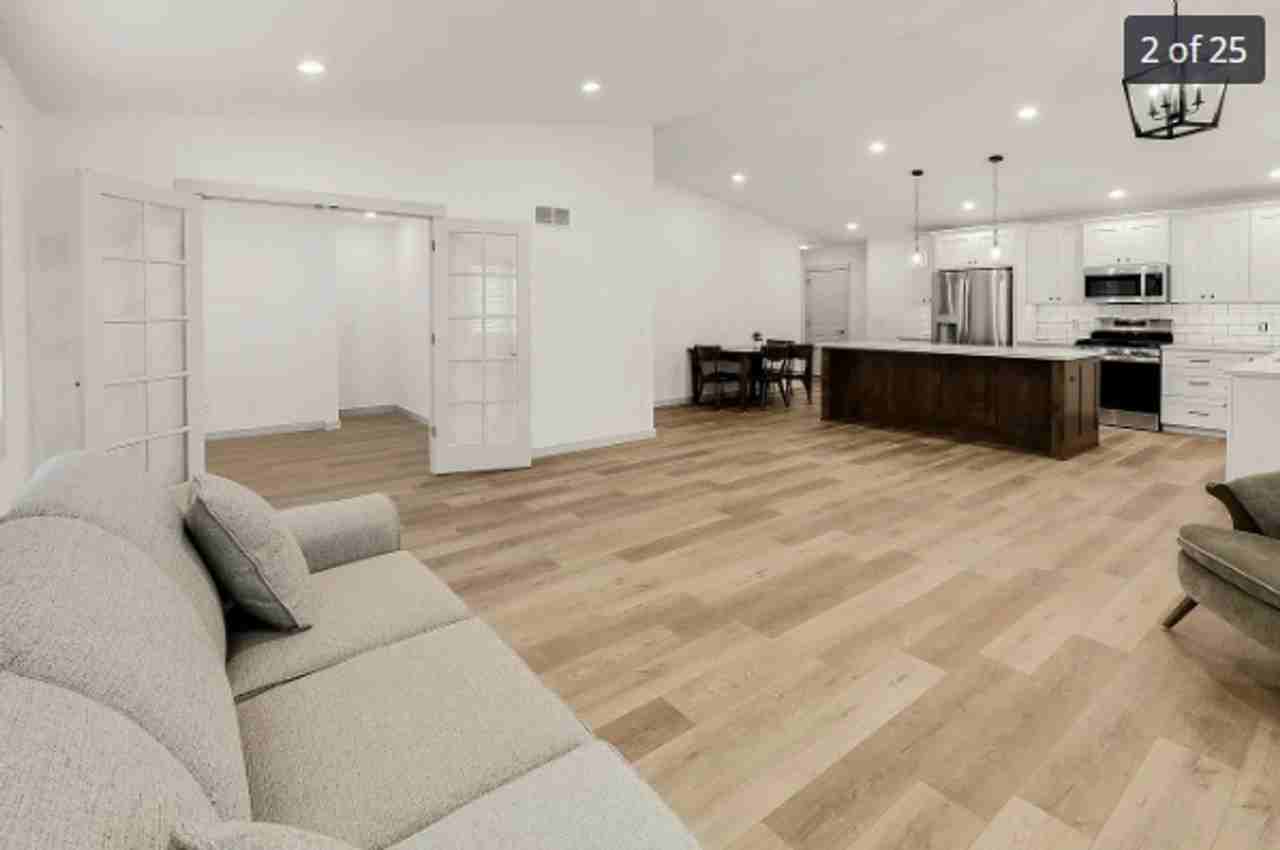 1009 E 6th St - Photo 3 of 25