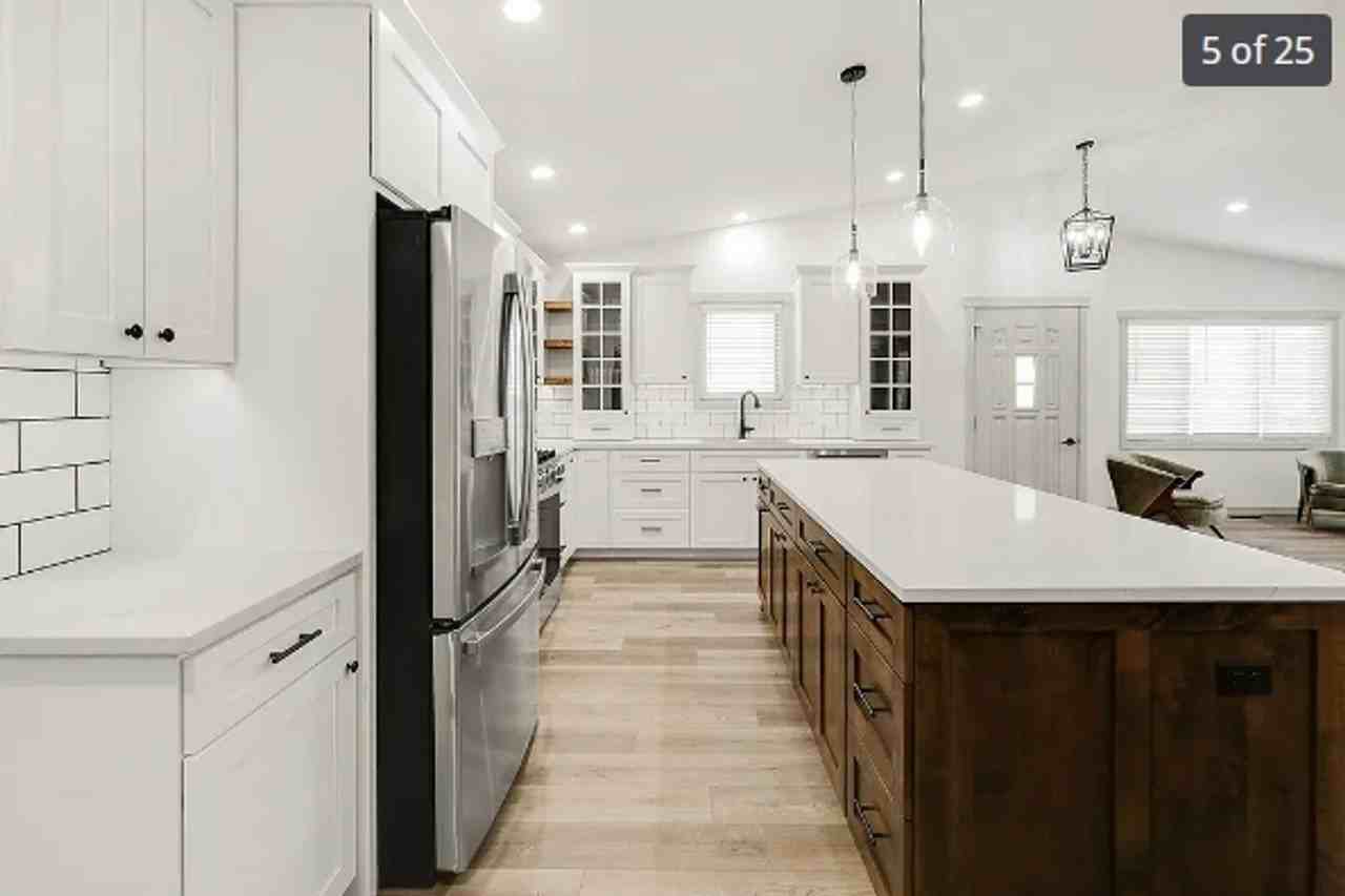 1009 E 6th St - Photo 5 of 25