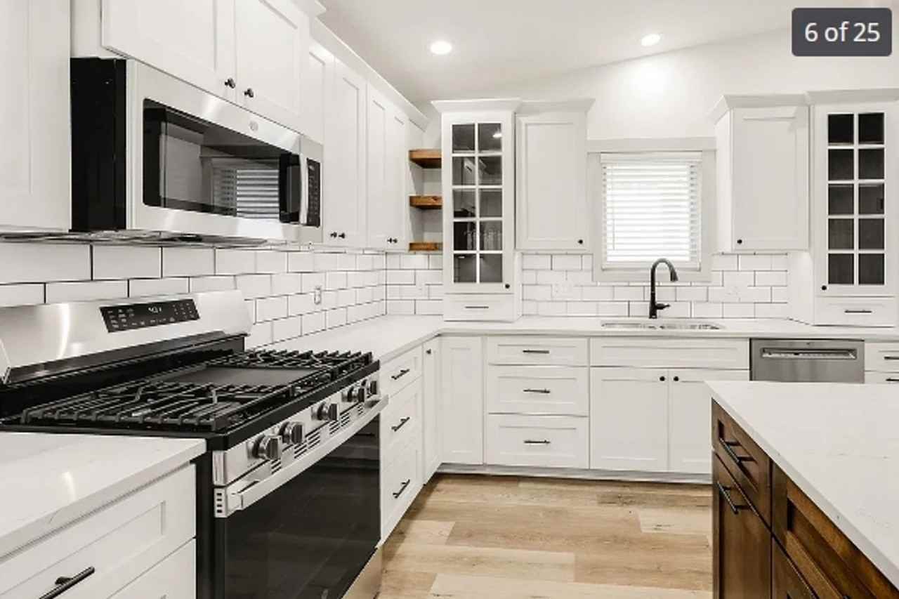 1009 E 6th St - Photo 6 of 25