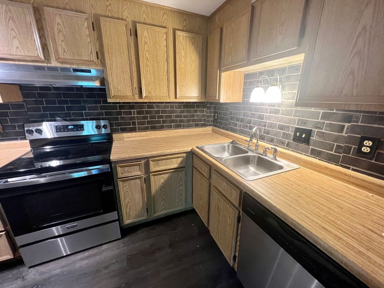 6322 Patrick Henry Dr - Photo 6 of 23