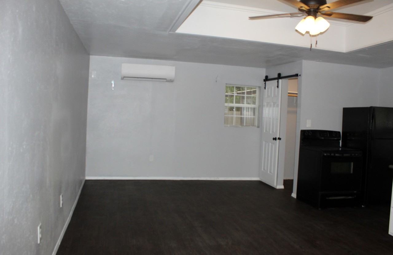 803 N East Ave - Photo 2 of 6