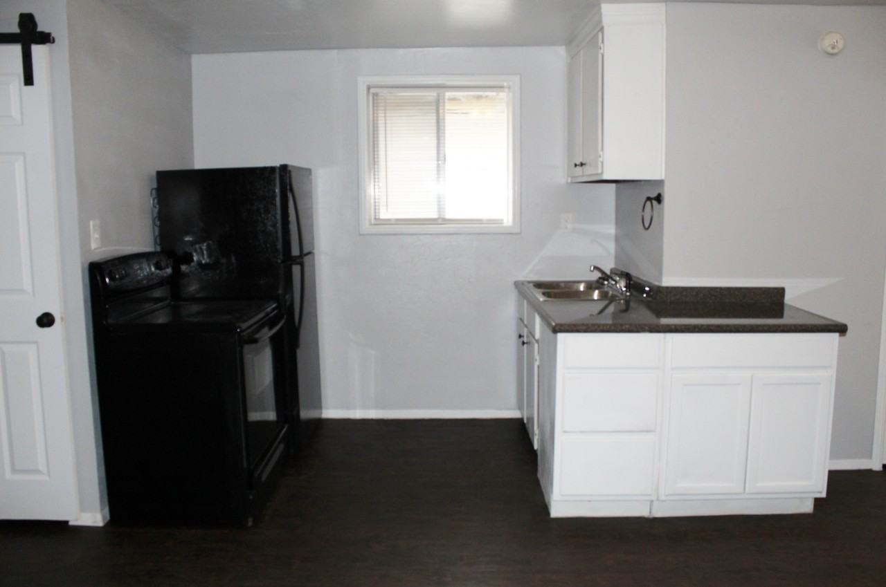 803 N East Ave - Photo 4 of 6