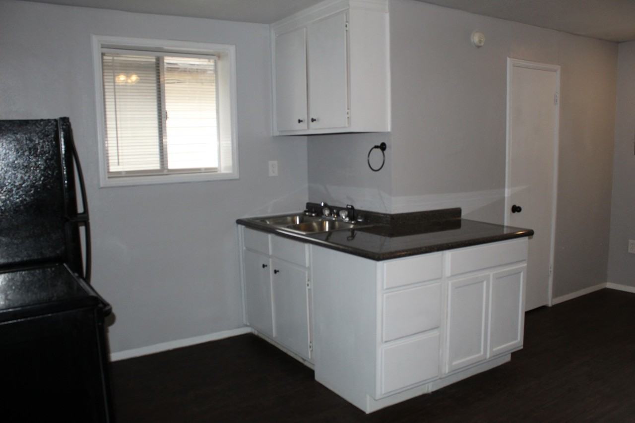803 N East Ave - Photo 5 of 6