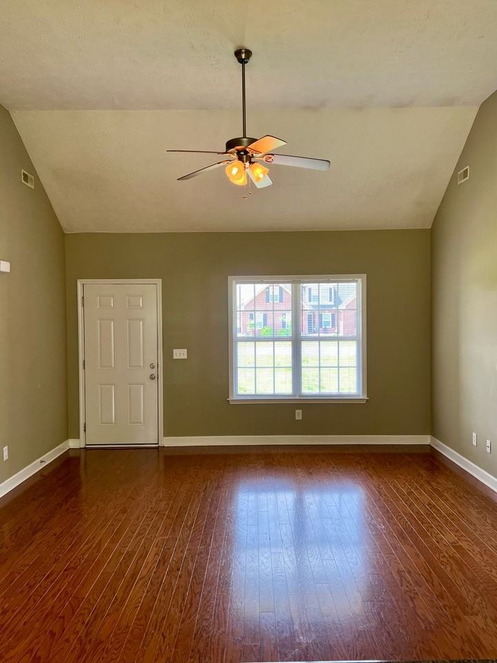 1030 Coral Dr - Photo 3 of 21