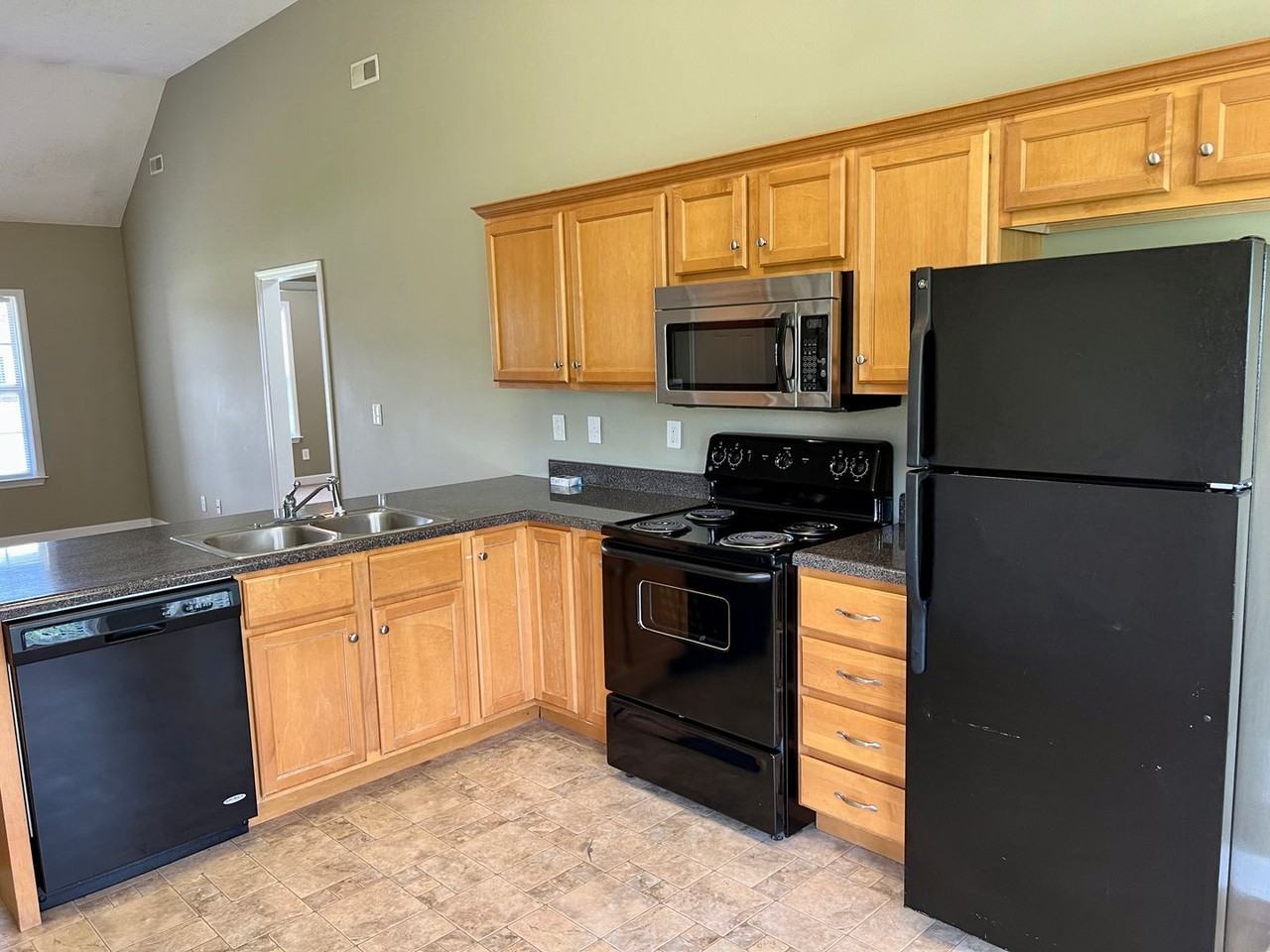 1030 Coral Dr - Photo 6 of 21