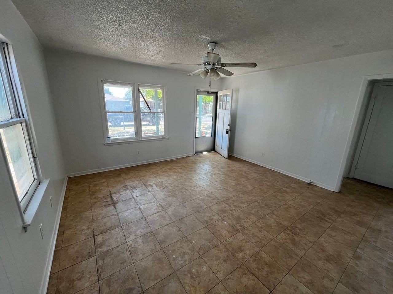 120 Avenue W - Photo 2 of 6