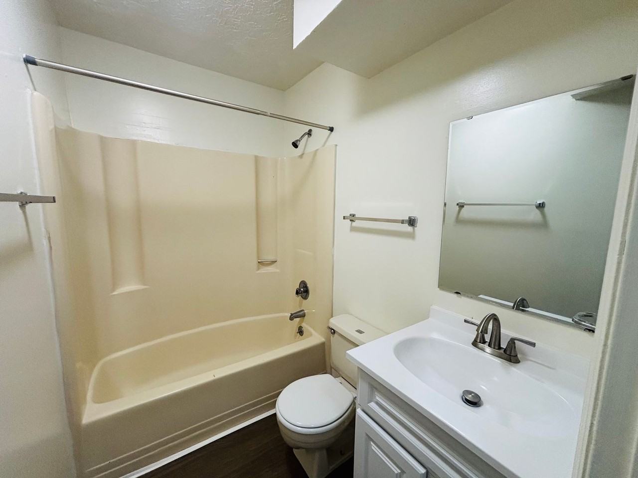 623 Green St - Photo 2 of 19